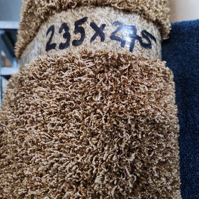 235x275 hoogpolig tapijt