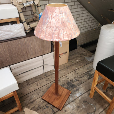 Teak houten poot met lampen kap